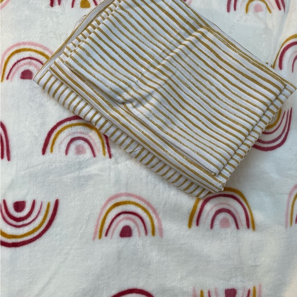 DKNY TWIN XL Sheet Set plus matching rainbow throw - Picture 3 of 7